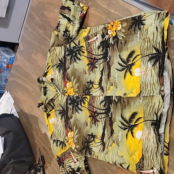 royal creations Other - mens short sleeve button down Hawaiian shirt xl